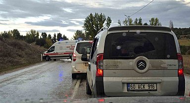 Tokat'ta iki aracın kafa kafaya çarpıştığı kazada 5 kişi yaralandı