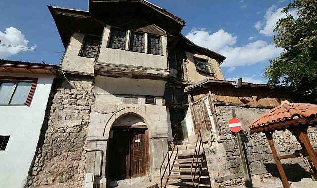 Tokat'ta kentsel dönüşüm kapsamında yıkım çalışmaları başladı