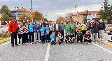 Tomarza'da 29 Ekim Cumhuriyet Kupası Atletizm Yarışları düzenlendi