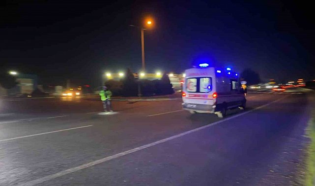 Trafikte kalan ambulansa polis ekiplerinden hızlı müdahale