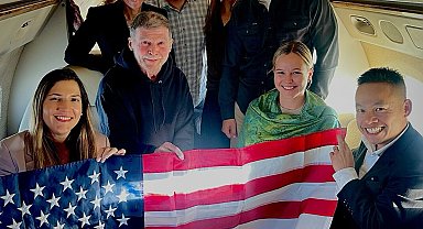 Trump, Rusya'nın serbest bıraktığı ABD'li Stephen Hubbard'ın dönüş yolundaki fotoğrafını paylaştı