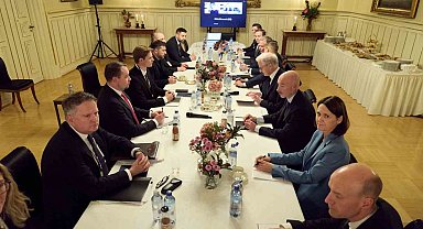Trump'ın Orta Doğu Özel Temsilcisi Witkoff, yarın Rus tarafına Putin, Trump ve Zelenskiy arasında üçlü zirve teklifi sunacak