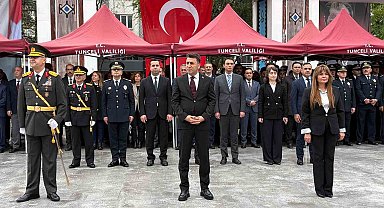 Tunceli'de 29 Ekim Cumhuriyet Bayramı kutlamaları çelenk sunumuyla başladı