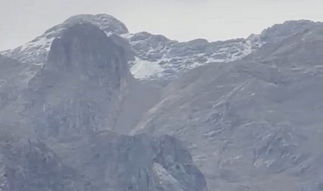 Tunceli'de mevsimin ilk karı yüksek kesimlere yağdı