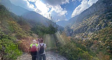 TURBELDAK üyeleri, Spil Dağı'nın tarihi patikalarında yürüdü