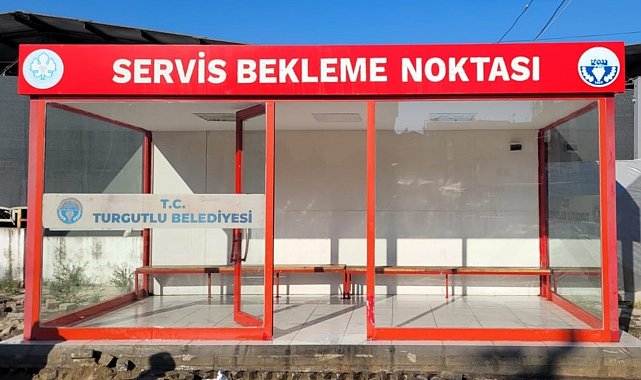 Turgutlu'daki servis durakları temizlenirken vatandaşlara da çağrıda bulunuldu