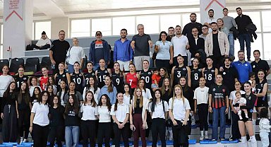Turgutlu'nun Sultanları sezona 3-0'la başladı