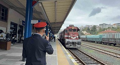 Turistik Karaelmas Ekspresi 170 yolcusuyla Zonguldak'a ulaştı