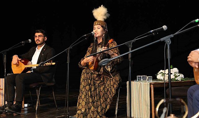 Türk dünyasının ozanları Gaziantep'te buluştu