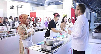 Türk Kızılay, depremden etkilenen Diyarbakırlı kadınları ünlü şeflerle buluşturdu