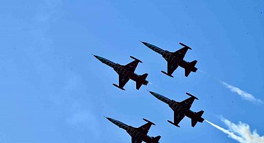 Türk Yıldızları'dan Fethiye semalarında nefes kesen prova