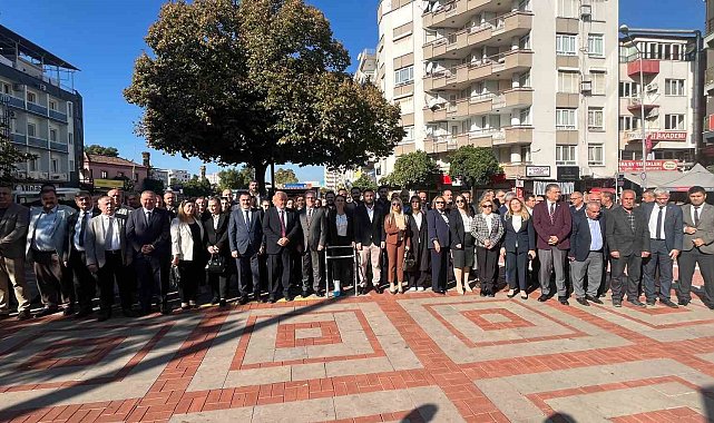 Türkiye'nin ilk kadın Muhtarı Gül Esin mezarı başında anıldı