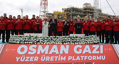 Türkiye'nin ilk yüzer doğalgaz işleme tesisi Osman Gazi, 20 yıl boyunca görev yapacağı Karadeniz'e uğurlandı