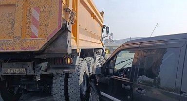 Tuzluca'da kamyon ile hafif ticari araç çarpıştı