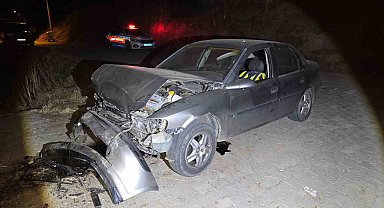 Uçuruma yuvarlanan otomobilde sıkışan sürücü kurtarıldı
