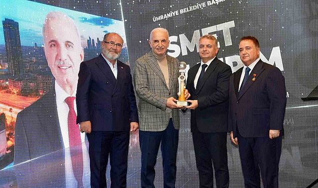 Ümraniye Belediye Başkanı Yıldırım'a "İstanbul'da Yılın Belediye Başkanı" ödülü