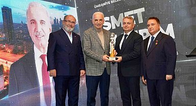Ümraniye Belediye Başkanı Yıldırım'a "İstanbul'da Yılın Belediye Başkanı" ödülü