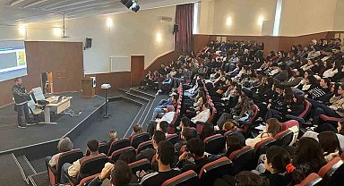 Üniversite öğrencilerine uyuşturucuyla mücadele eğitimi verildi