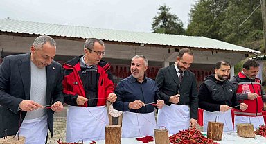 Ünlü Çukurören acı biberi yiyerek yarıştılar