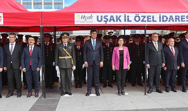 Uşak'ta 29 Ekim kutlamaları çelenk töreniyle başladı