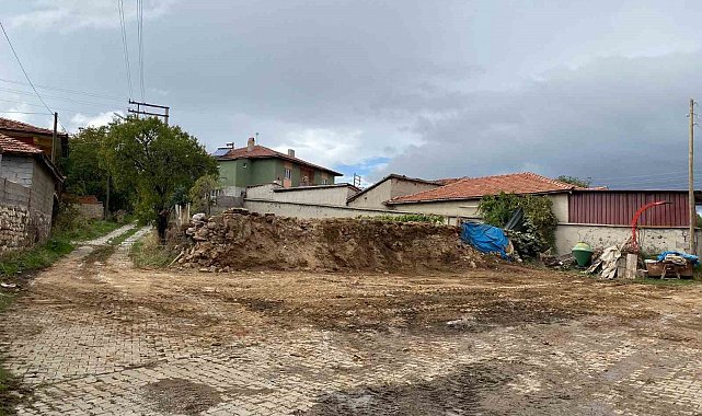 Uşak'ta metruk yapılar yıkılıyor