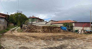 Uşak'ta metruk yapılar yıkılıyor