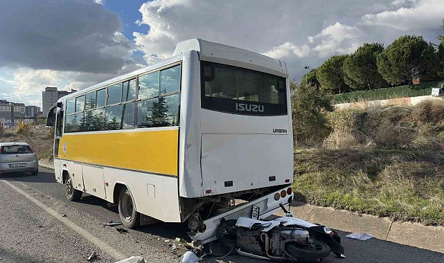 Uşak'ta motosiklet halk otobüsüne çarptı: 1 ölü, 1 ağır yaralı
