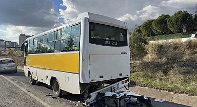 Uşak'ta motosiklet halk otobüsüne çarptı: 1 ölü, 1 ağır yaralı