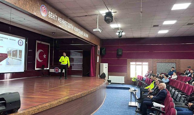 Uşak'ta okul servisi sürücülerine trafik güvenliği eğitimi