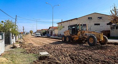 Uşak'ta yol yenileme çalışmaları sürüyor