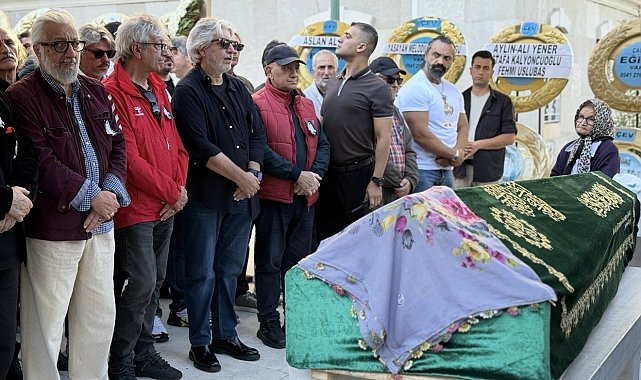 Usta tiyatro oyuncusu Necla Uygur son yolculuğuna uğurlandı