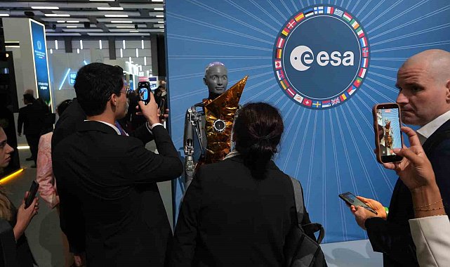 Uzay Kongresi'nde girişimler dünya devleriyle buluştu, robot AMECA ilk kez ziyaretçilerin karşısına çıktı