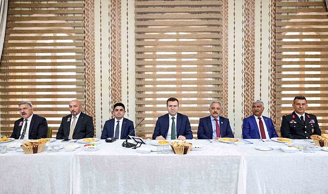 Vali Akmeşe muhtarlarla buluştu