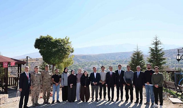 Vali Aydoğdu ve Rektör Kuyrukluyıldız öğrencilerle buluştu