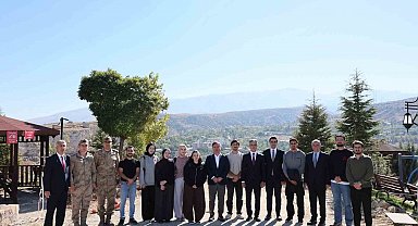Vali Aydoğdu ve Rektör Kuyrukluyıldız öğrencilerle buluştu