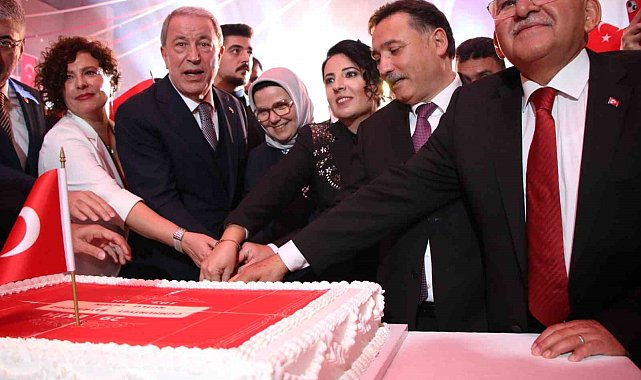 Vali Gökmen Çiçek: "Tarihi mücadelelerle, zaferlerle şekillenmiş köklü bir milletin evlatlarıyız"