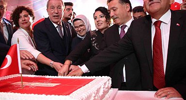 Vali Gökmen Çiçek: "Tarihi mücadelelerle, zaferlerle şekillenmiş köklü bir milletin evlatlarıyız"