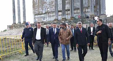 Vali Işın, Aizanoi Antik Kenti'ndeki kazı çalışmalarını inceledi