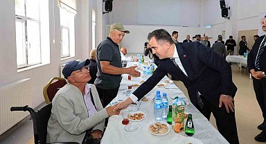 Vali Karakaya'dan ulu çınarlara anlamlı ziyaret