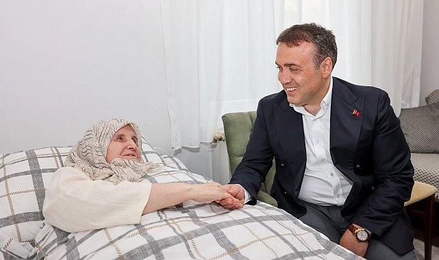 Vali Sözer, yaşlı çiftin evine konuk oldu