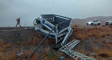Van Başkale yolunda feci kaza: 12 yaralı