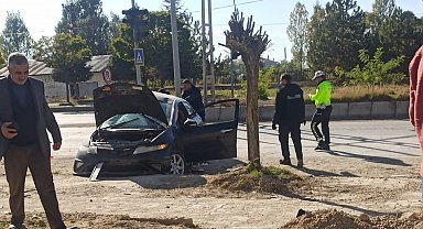Van'da 1 kişinin öldüğü, 4 kişinin yaralandığı kazanın güvenlik kamerası görüntüleri ortaya çıktı