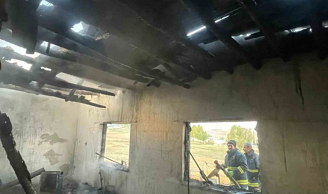 Van'da ev yangını