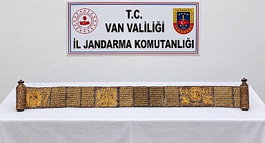 Van'da jandarmadan tarihi eser operasyonu: Altın yaldız işlemeli Tevrat ele geçirildi