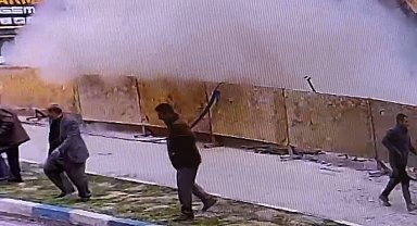 Van'da kazı alanının yanındaki lokantanın çökme anı güvenlik kamerasında