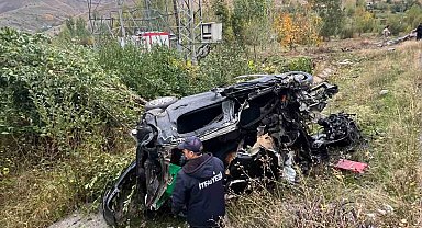 Van'da otomobil hurdaya döndü: 1 ölü