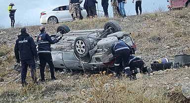 Van'da otomobil takla attı: 2 yaralı