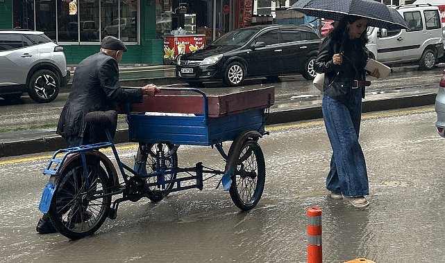 Van'da sağanak vatandaşı hazırlıksız yakaladı