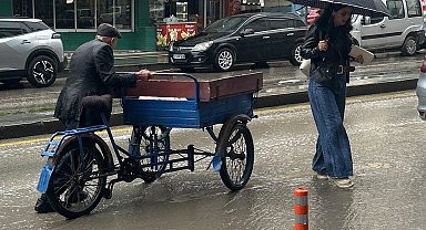 Van'da sağanak vatandaşı hazırlıksız yakaladı