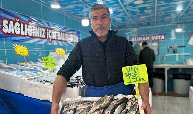 Van'da tezgahlar çeşitlendi: Tüketicinin tercihi Van Gölü'nün incisi oldu